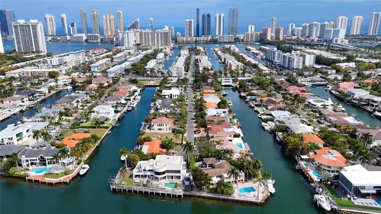 3226 NE 168th St , North Miami Beach, FL 33160 Photo