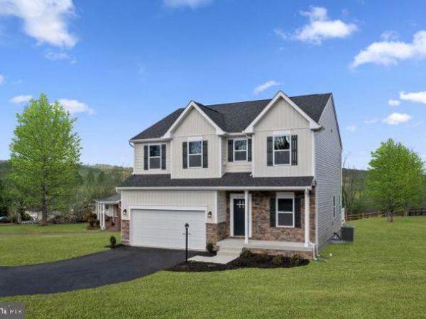 2 REGENT CIRCLE , HAGERSTOWN, MD 21742