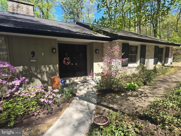 9 BROWNSTONE DRIVE, HERSHEY, PA 17033