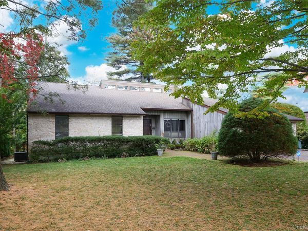 35 Old Pond Road , Great Neck, NY 11023