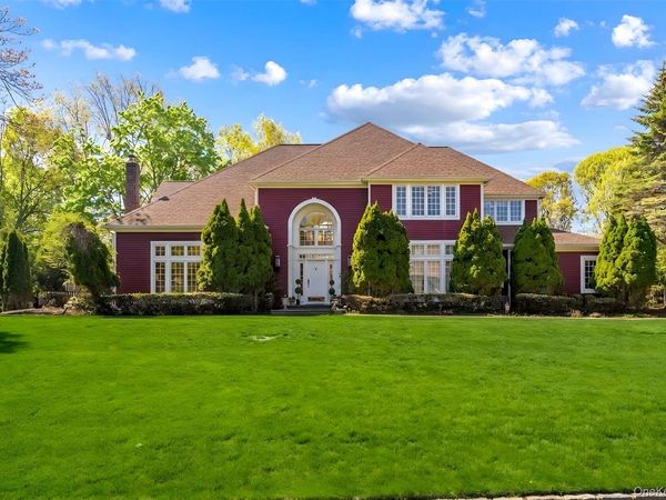 8 China Lane, Setauket, NY 11733