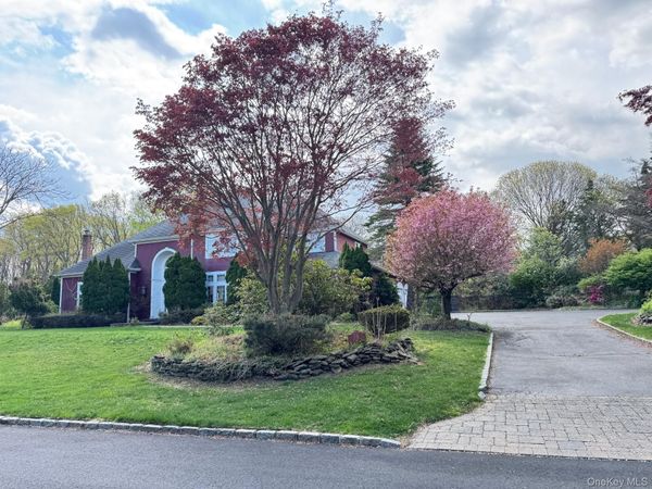 8 China Lane, Setauket, NY 11733