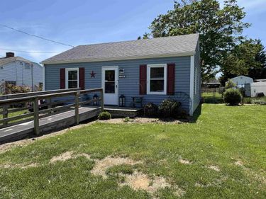 2240 CORTLAND ST, WAYNESBORO, VA 22980