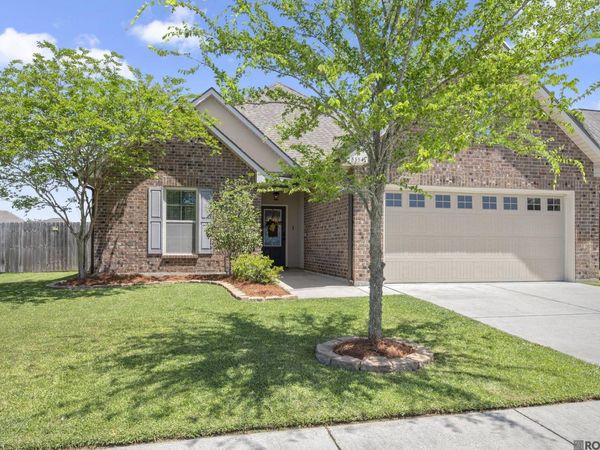 18334 Crows Nest Dr, Prairieville, LA 70769