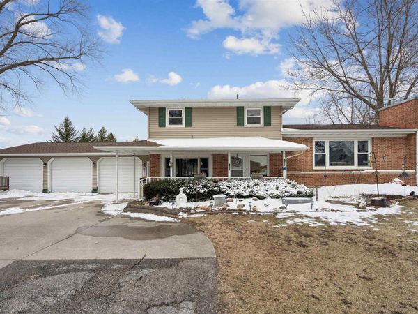 517 Oak St , Rowley, IA 52329