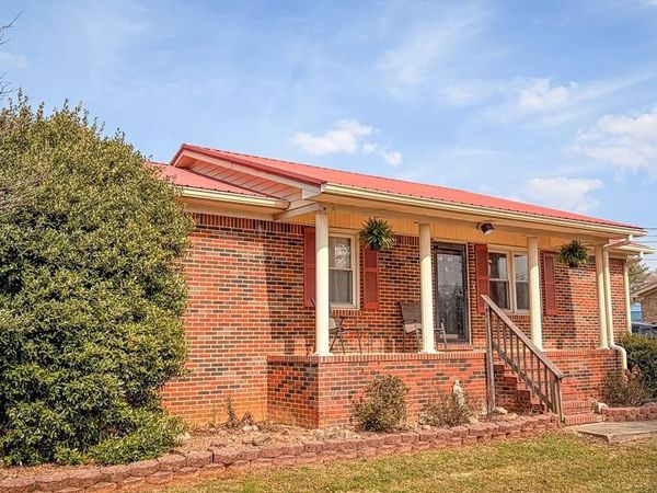 301 McQuade Cir , McMinnville, TN 37110