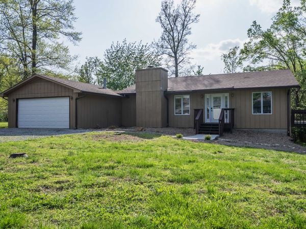 1005 S Pine Tree Drive, Carterville, IL 62918
