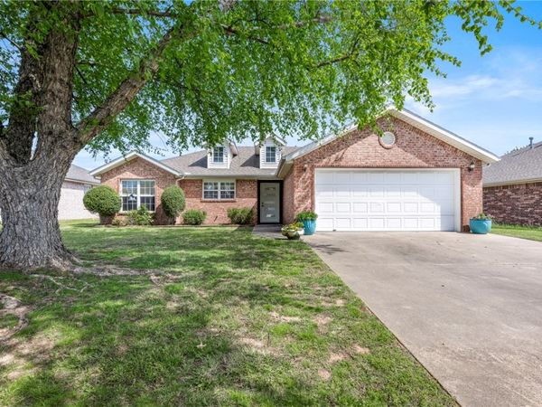 3900 SW Carriageway Avenue , Bentonville, AR 72712