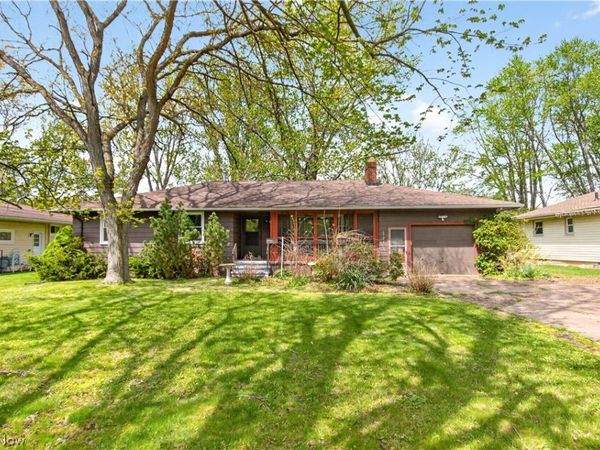 39568 Carol Lane , Elyria, OH 44035