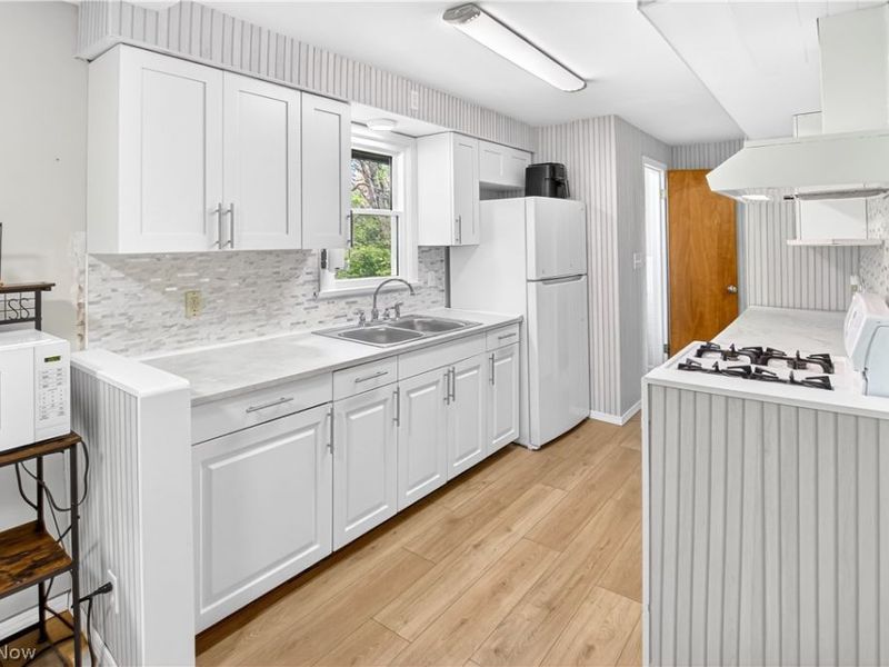 39568 Carol Lane, Elyria, OH 44035 Photo 5