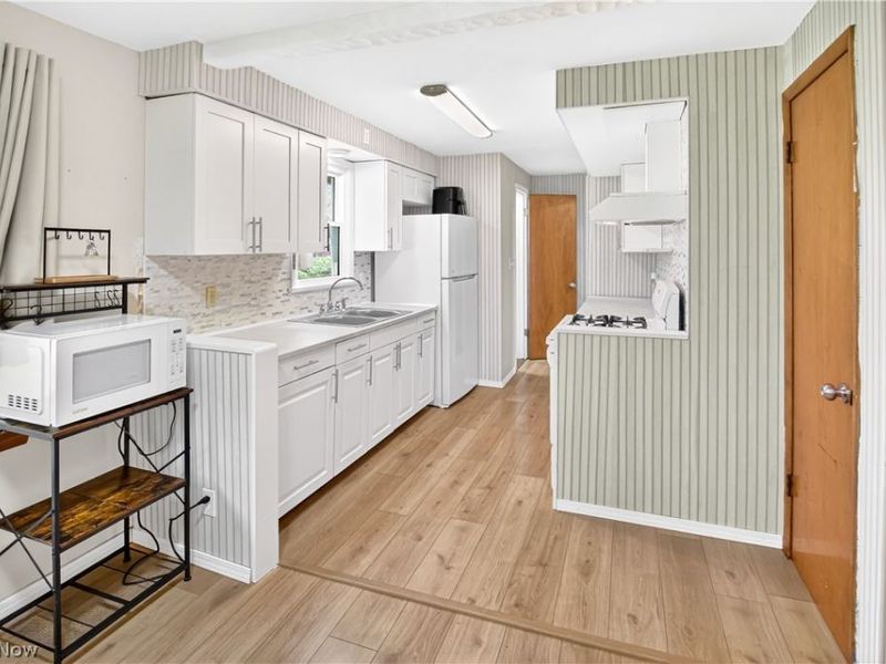 39568 Carol Lane, Elyria, OH 44035 Photo 6