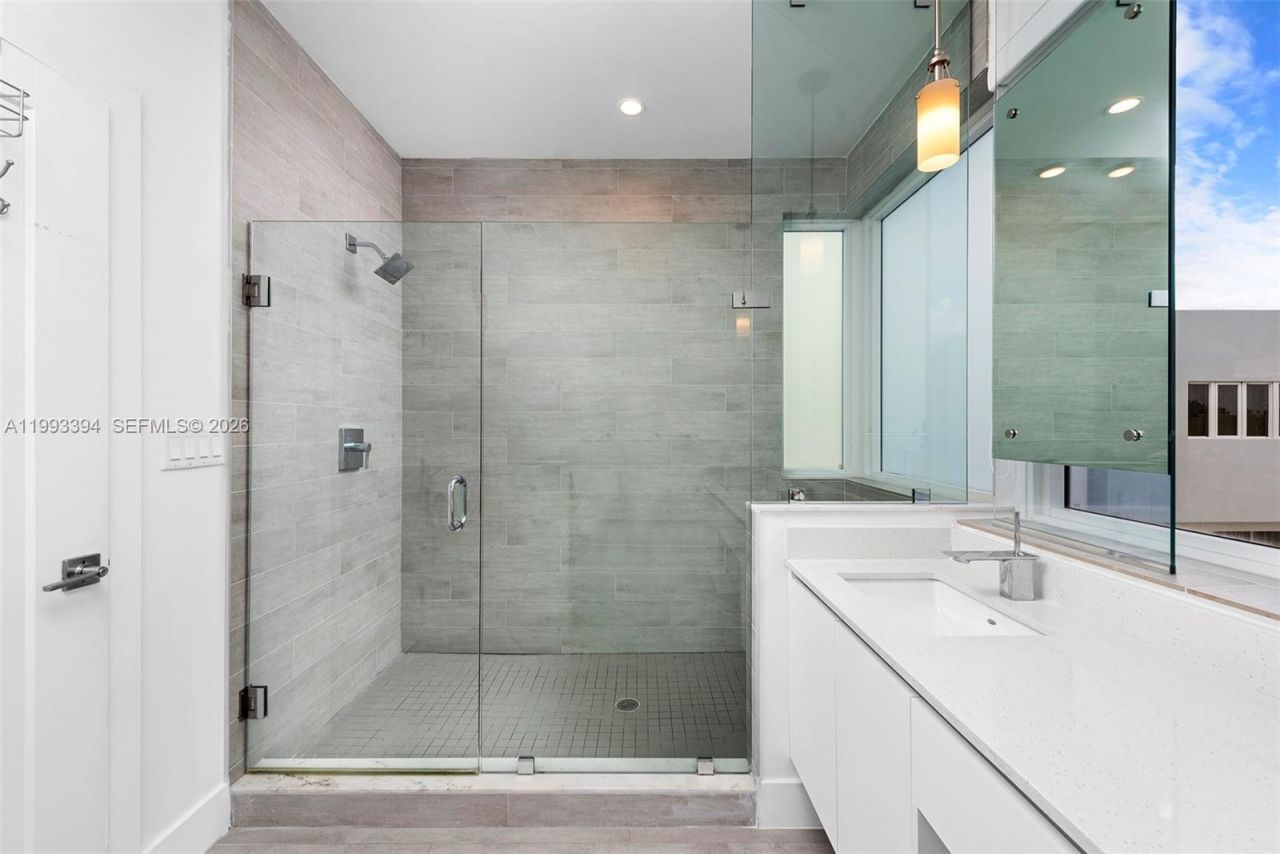 41 N Shore Dr , Miami Beach, FL 33141 Photo