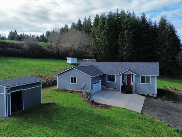 1305 SW Illihe Rd, Dallas, OR 97338