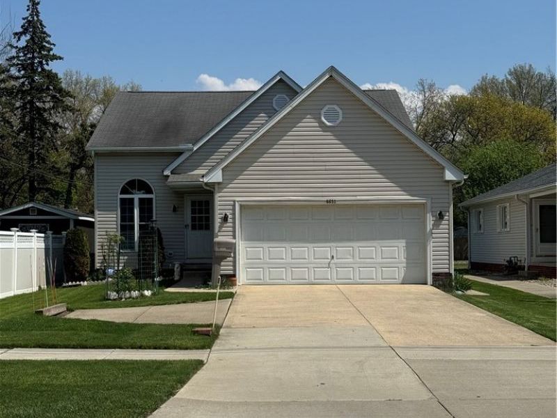 6651 W 130 Street, Parma Heights, OH 44130 Photo 2