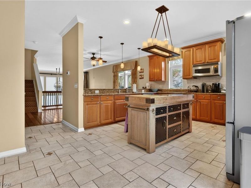 303 Arizona Avenue, Lorain, OH 44052 Photo 4