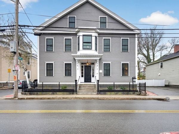 49 Essex St, Unit 2L, Salem, MA 01970