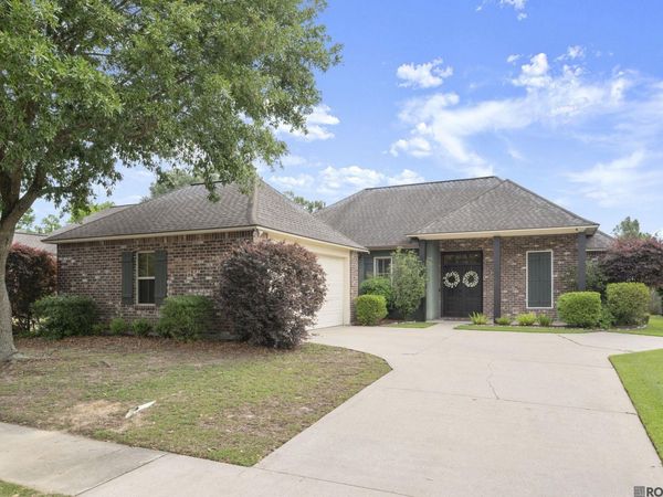 5431 Parkknoll Place Dr, Baton Rouge, LA 70816