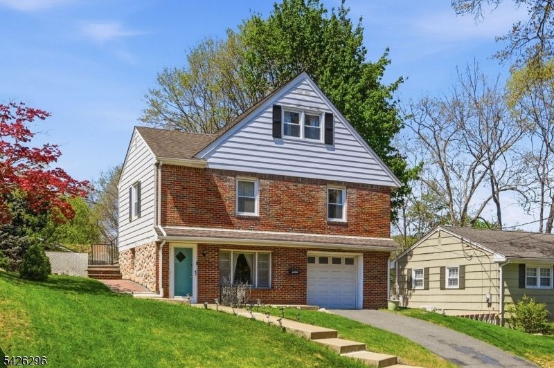 31 Dacotah Ave, Oakland, NJ 07436 Main Photo