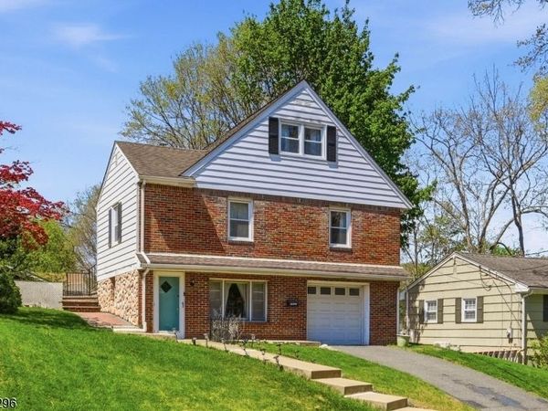 31 Dacotah Ave, Oakland, NJ 07436