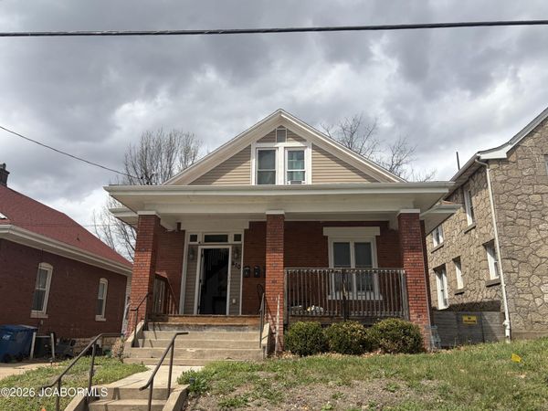 810 JACKSON STREET, Jefferson City, MO 65101