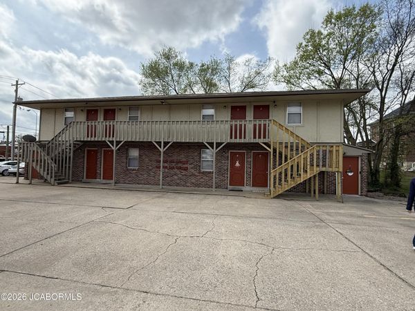 610 WASHINGTON STREET, Jefferson City, MO 65101