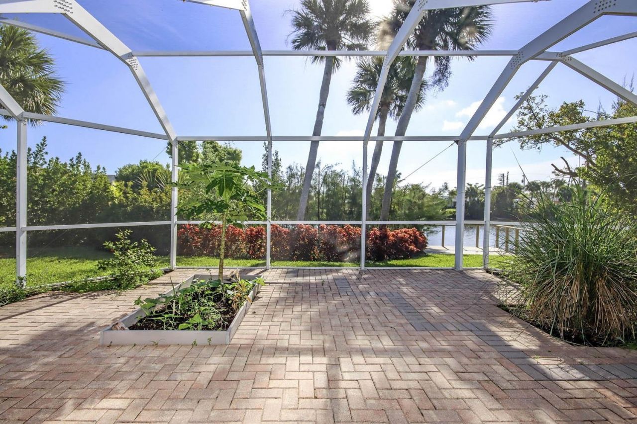 1054 Blue Heron Dr, Sanibel, FL 33957 Photo