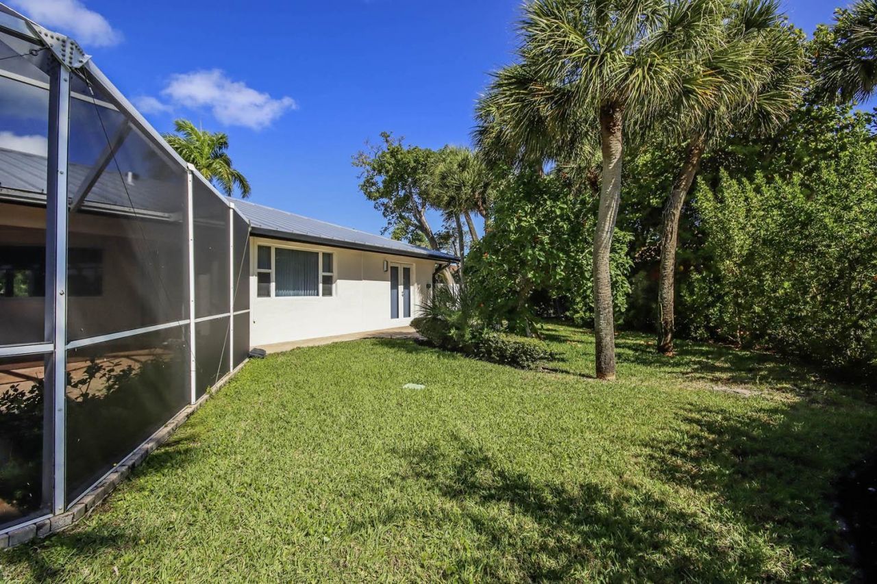 1054 Blue Heron Dr, Sanibel, FL 33957 Photo