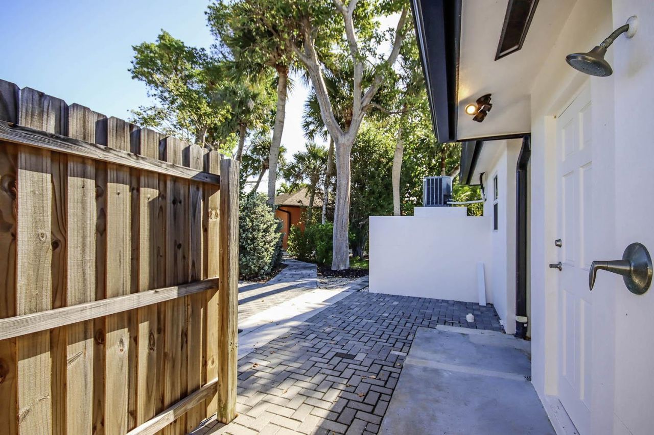 1054 Blue Heron Dr, Sanibel, FL 33957 Photo