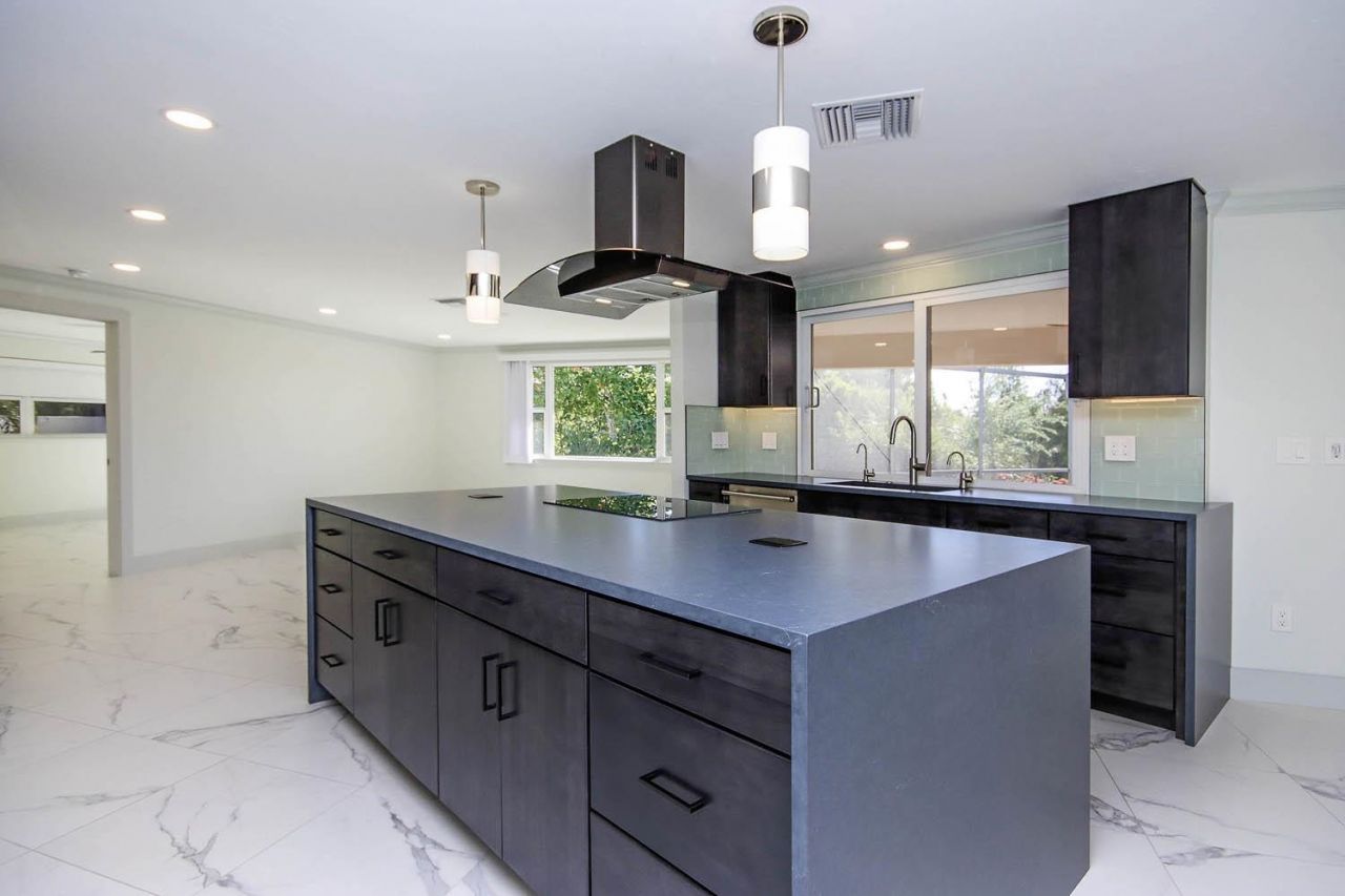 1054 Blue Heron Dr, Sanibel, FL 33957 Photo
