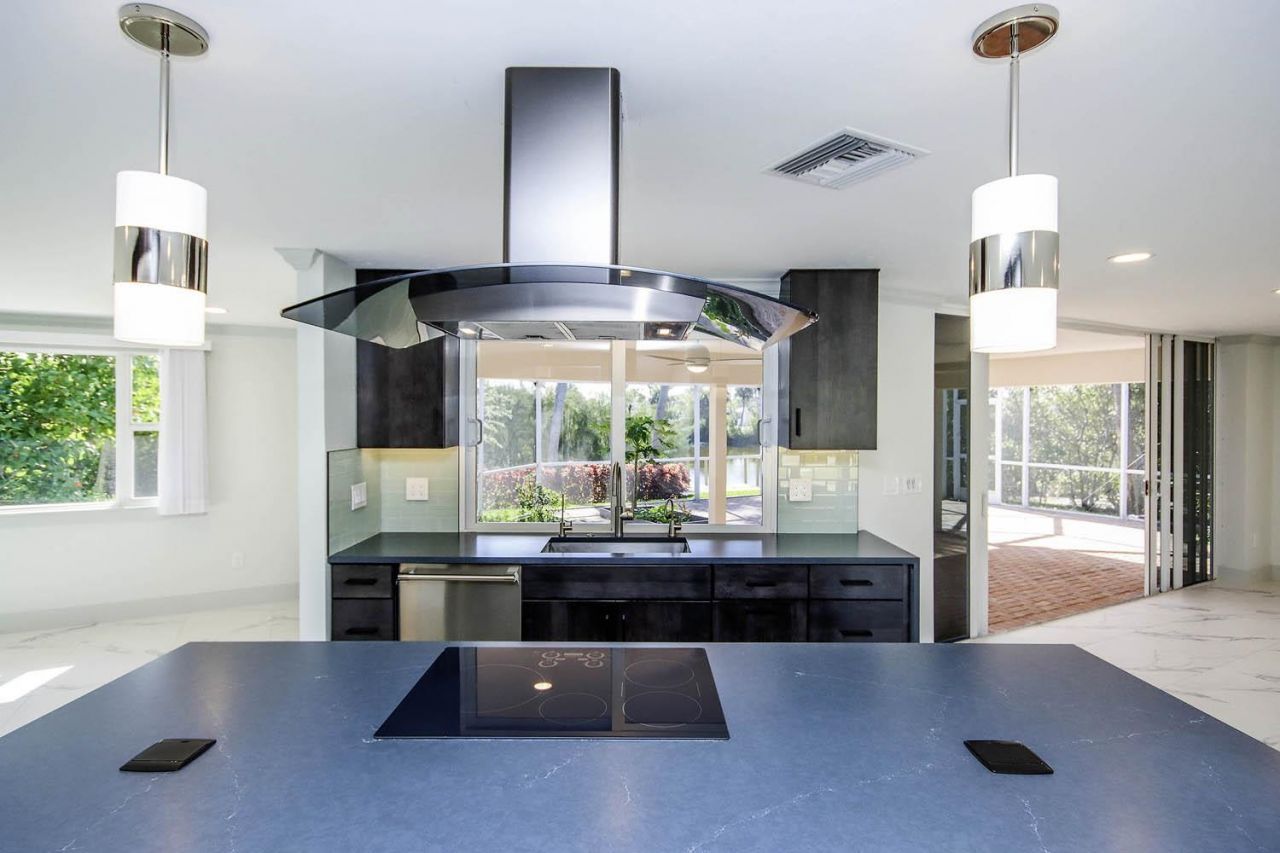 1054 Blue Heron Dr, Sanibel, FL 33957 Photo