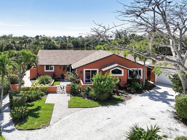 1066 Blue Heron Dr, Sanibel, FL 33957