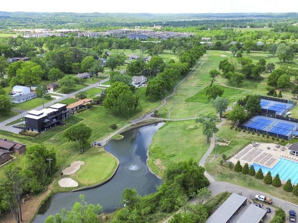 114 Fairways Dr , Hendersonville, TN 37075