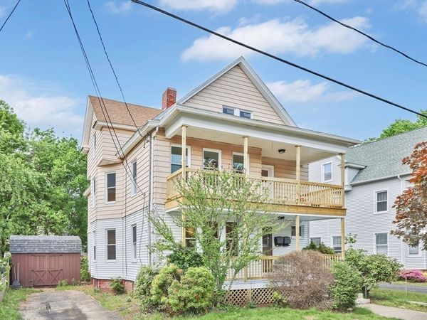 24 Hiawatha St, Springfield, MA 01108