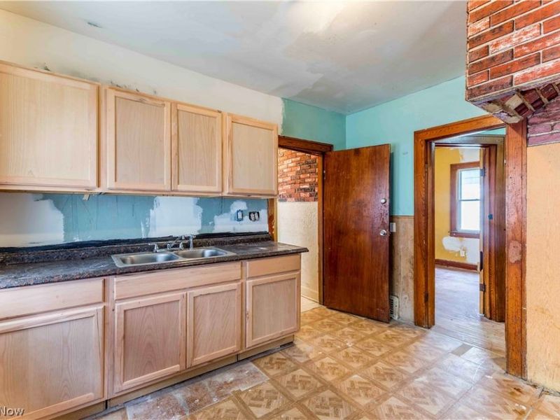 16007 Huntmere Avenue, Cleveland, OH 44110 Photo 22