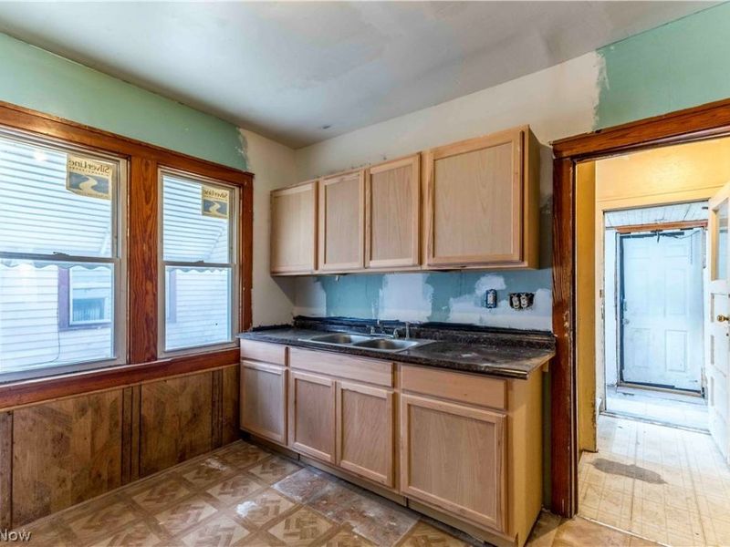 16007 Huntmere Avenue, Cleveland, OH 44110 Photo 23