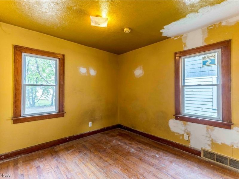 16007 Huntmere Avenue, Cleveland, OH 44110 Photo 24