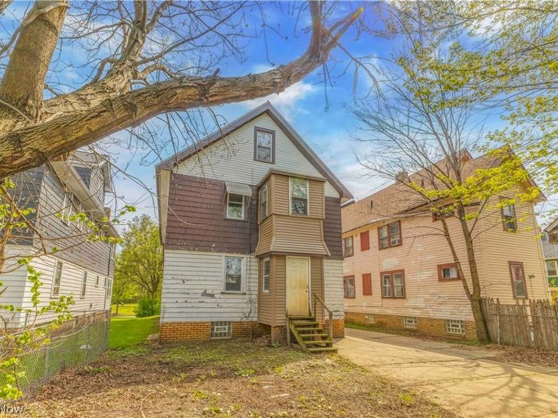 16007 Huntmere Avenue, Cleveland, OH 44110 Photo 5