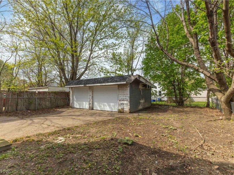 16007 Huntmere Avenue, Cleveland, OH 44110 Photo 6