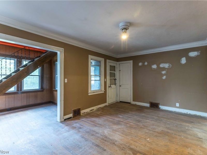 16007 Huntmere Avenue, Cleveland, OH 44110 Photo 8