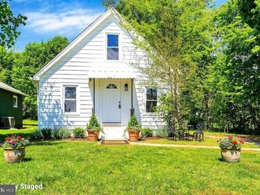 15 PEAR AVENUE, MANCHESTER, PA 17345