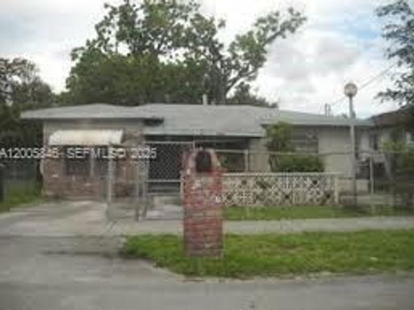 4621 SW 22nd St , West Park, FL 33023