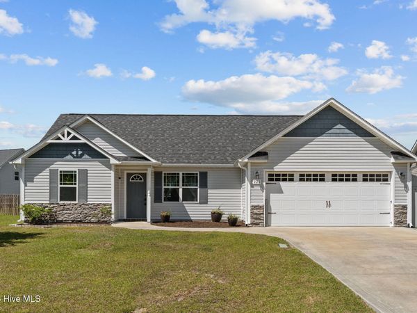221 Breakwater Drive, Sneads Ferry, NC 28460