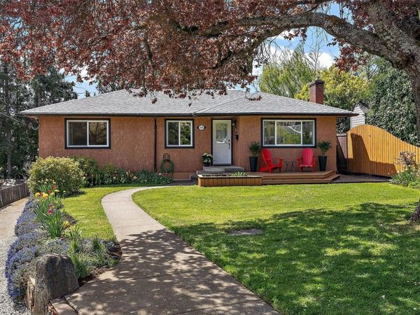 1094 Gosper Cres , Esquimalt, BC V9A 4J3