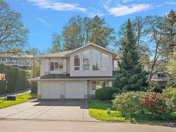 3914 Ascot Dr , Saanich, BC V8P 3S1