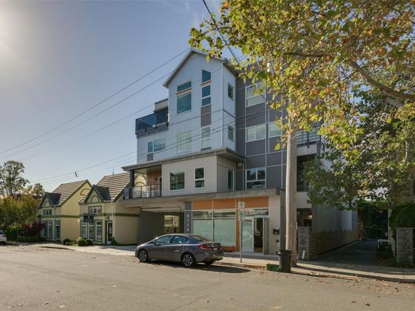 9716 Third St , Unit 401, Sidney, BC V8L 3A2