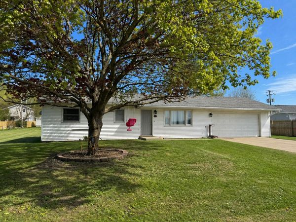 419 E Cleveland Street , Cullom, IL 60929