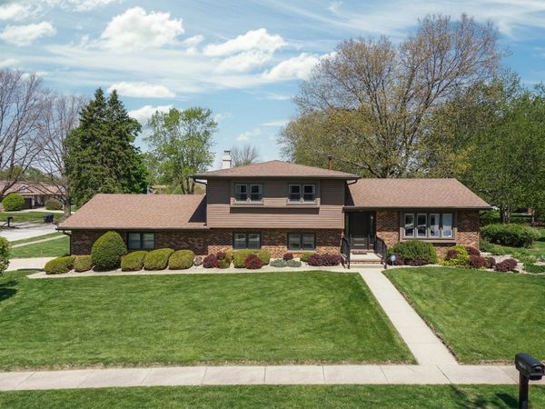 2502 Yorktown Drive , Bloomington, IL 61704