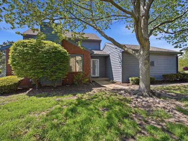 2 Sun Pointe Court , Unit 2A, Bloomington, IL 61704