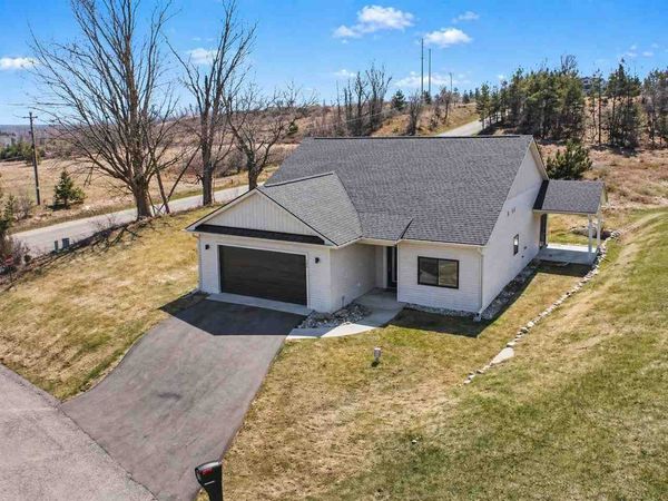 705 Maple Creek, Petoskey, MI 49770