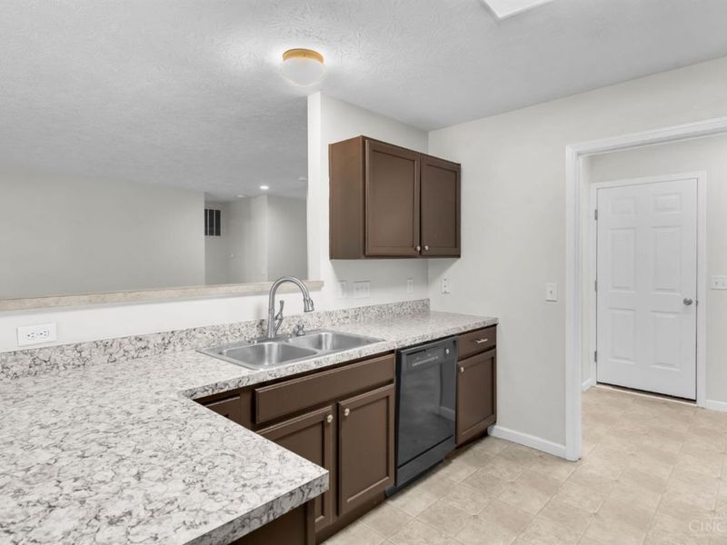 98 Bannock Drive, Hamilton Twp, OH 45039 Photo 12